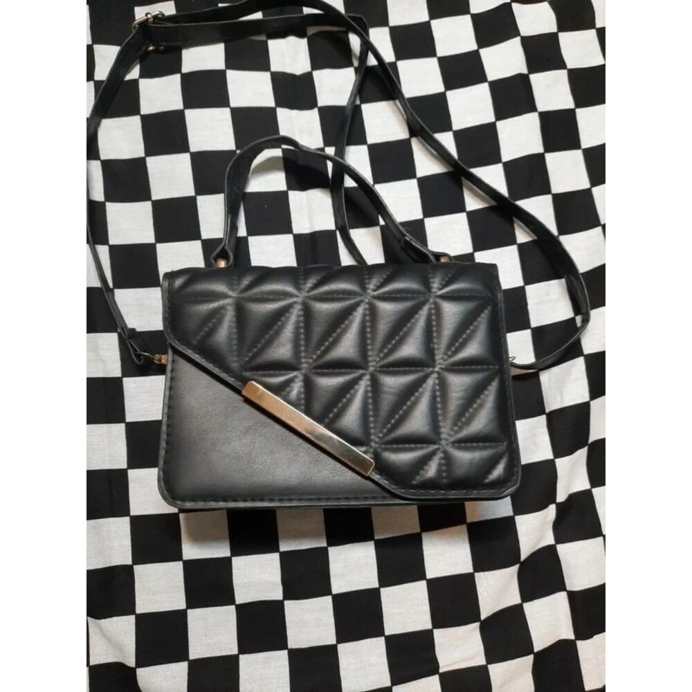 Black and Gold Chain Strap Crossbody Purse